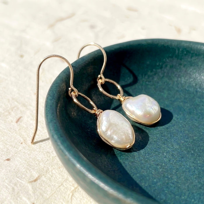 Chubby baroque pearl hammered 14k gold filled drop earrings detail view