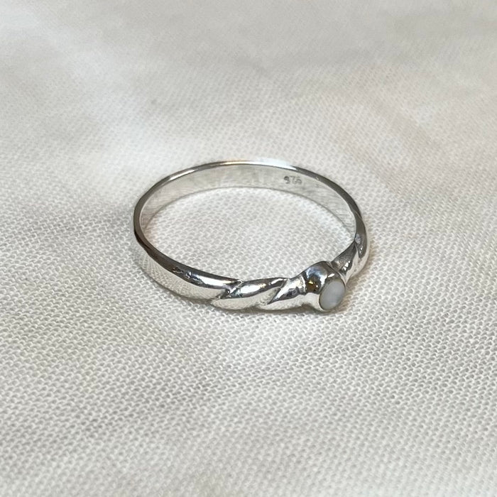 Vintage Sterling Silver Braided Mother of Pearl Ring Side View