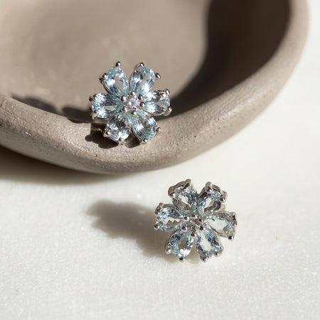 Vintage sky blue topaz dainty flower stud earrings 90s sterling silver