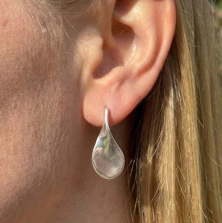 Sterling silver bold smooth teardrop vintage 90s stud earrings on model