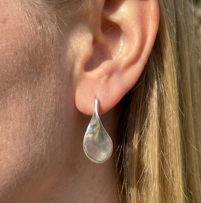 Sterling silver bold smooth teardrop vintage 90s stud earrings on model