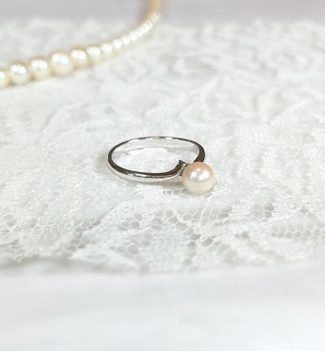 Vintage Sterling Silver Genuine Pearl Half Bezel Ring Side View